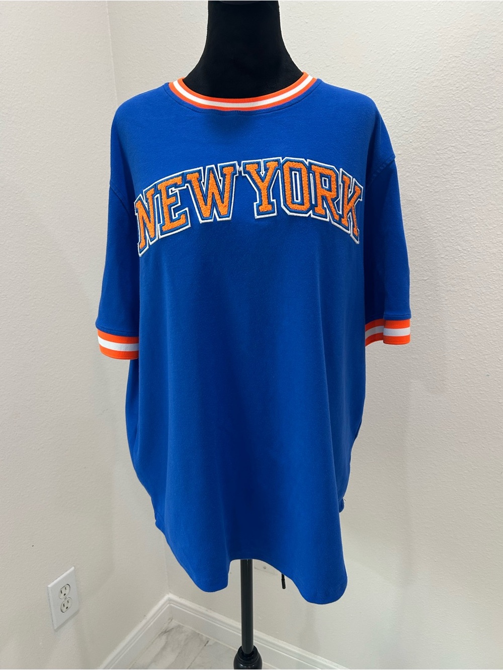 Pro-Standard New York Knicks Basketball Graphic T-Shirt Blue with Orange Trim XL